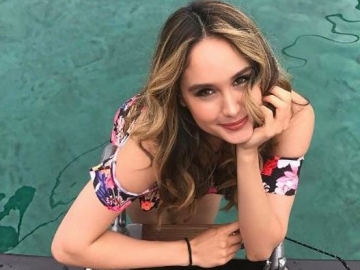 Pakai Kerudung, Cinta Laura Banjir Pujian