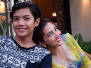 Lebaran, Begini Penampilan Millendaru Keponakan Ashanty Pakai Sarung