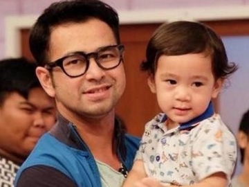 Raffi Ahmad Ziarah ke Makam Olga dan Jupe, Apa yang Terjadi?