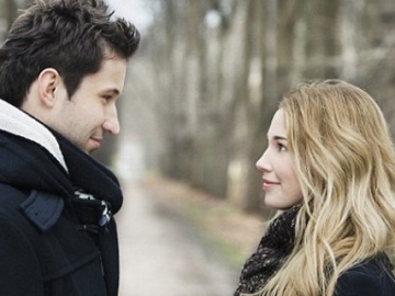 Nggak Melulu Cantik, 4 Hal Ini Bisa Membuat Pria Tertarik Padamu