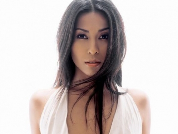 FOTO : Akhiri Tur Eropa, Suara Emas Anggun Pukau Fans Indonesia Hingga Barrack Obama