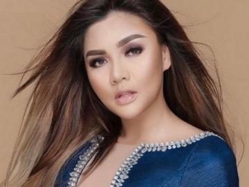 Vicky Shu Resmi Tunangan, Siapa Calon Suaminya?