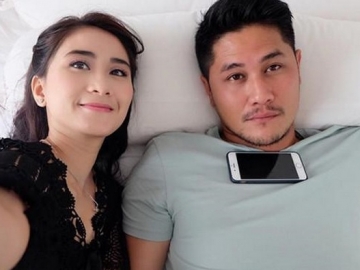 Cantik Kenakan Hijab Putih, Ryana Dea Gelar Pengajian Empat Bulan Kehamilan