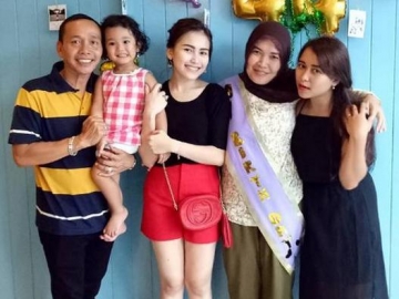 Ternyata Begini Kehidupan Ayu Ting Ting Sebelum Terkenal