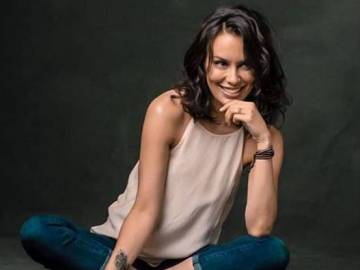 FOTO : Hobi Yoga, Sophia Latjuba Miliki Lekuk Tubuh Seksi Bak ABG di Usia 46 Tahun