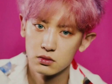 Tampil Keren Nyetir Mobil Klasik, Chanyeol EXO Malah Digoda Fans