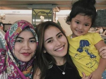 Walah, Umi Kalsum Umumkan Ayu Ting Ting Kembali ke 'Pesbukers'