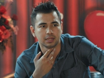 Angkat Celana Sampai Pangkal Paha, Mulusnya Kaki Raffi Ahmad Bikin Gagal Fokus