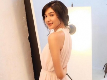 Pose Seksi, Mikha Tambayong Tak Pakai Underwear?