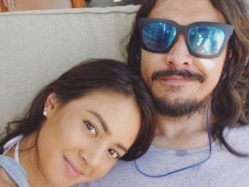 FOTO : Street Style ala Aurelie Moeremans, Pacar Ello yang Cantiknya Kelewatan