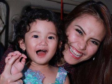 Jalani Pemotretan, Putri Ayu Ting Ting Debut Jadi Artis Cilik?