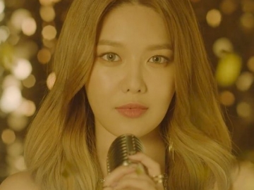 Tampil Glamor Dengan Dress Punggung Terbuka, Sooyoung SNSD Punya Tato Baru?