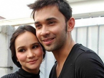 FOTO : Vakum dari Dunia Sinetron, Begini Kabar Teuku Zacky dan Istri Cantiknya Sekarang