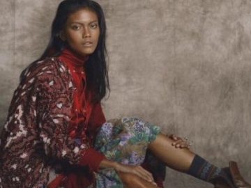 Eksotisnya Laras Sekar Arum, Model Asal Balikpapan Melenggang di Panggung Paris Fashion Week