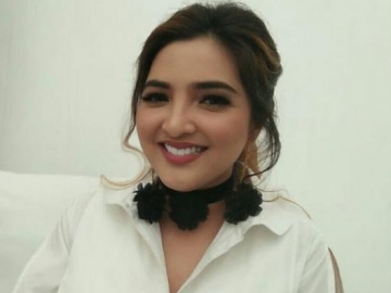 FOTO : Tetap Kerja Saat Hamil, Tingkah Ashanty di Sumba Ini Bikin Netizen Khawatir