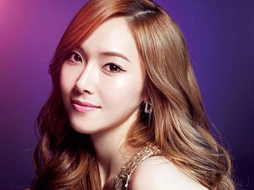 Jessica Jung Rilis Foto Teaser Baru Nuansa Hitam-Putih