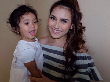 Bilqis Pakai Tas Harga Rp 11 Juta, Ayu Ting Ting Panen Kritikan