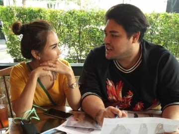 Lakukan Hal Mesra Ini, Ivan Gunawan Berhasil Pikat Hati Ayu Ting Ting?