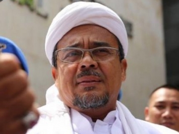 Tak Jadi Pulang Agustus, Apa yang Dilakukan Habib Rizieq di Arab Saudi?