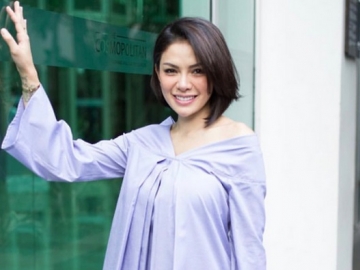 Lebih Tampan, Pria Bule Berkumis Ini Kekasih Baru Nikita Mirzani?