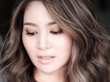 FOTO : Liburan ke Barcelona, Bunga Zainal Nikmati Musim Panas Hingga Makanan Terenak