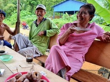 Asyik Berbincang Sambil Ngopi, Menteri Susi Berikan Hadiah Disertai 'Ancaman' untuk Nelayan