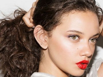 Punya Rambut Keriting? Begini Cara Simpel Merawatnya Agar Selalu Terlihat Indah