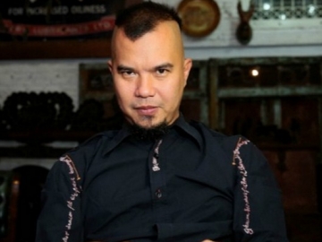 Pamer Foto Manggung, Ahmad Dhani Kembali Bermusik?