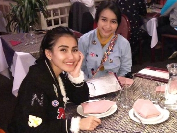 Gara-Gara Diet, Adik Ayu Ting Ting Berakhir di Gendongan Pria Ini
