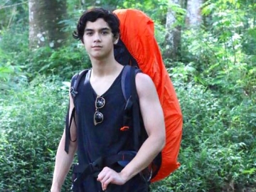 Bersama Kekasih, Al Ghazali Kepergok Lakukan Adegan Panas di Kolam Renang