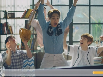 EXO Tunjukkan Cara Nikmat & Seru Nobar Sambil Ngemil, Penasaran?