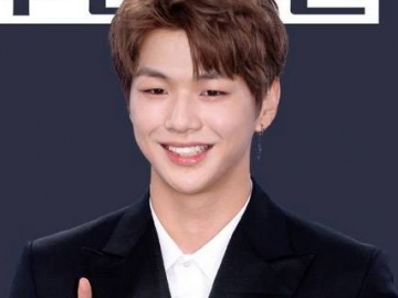 Populer di Kalangan Wanita Dewasa, Kang Daniel Jadi Cover Majalah Ini