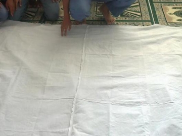 Rayakan HUT RI, Warga Sumedang Gelar Lomba Pasang Kain Kafan dan Salat Jenazah