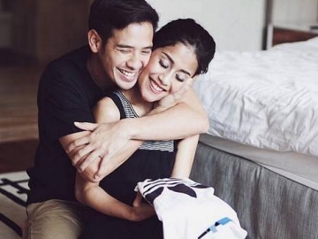 FOTO : Tara Budiman Peluk Mesra Gya Sadiqah saat Liburan ke London, Romantis!