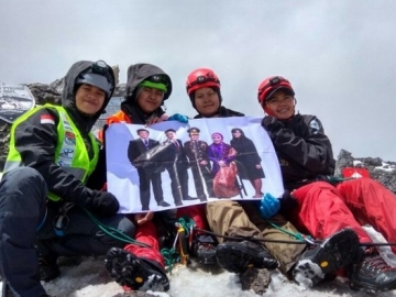 Berjuang Hadapi Badai Salju, 24 Polwan Ukir Sejarah Taklukan Puncak Tertinggi Carstensz