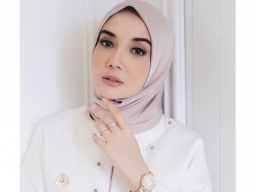 FOTO : Liburan ke Malang, Zaskia Sungkar Main Hammock Diatas Jurang