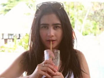 Digendong Bule, Prilly Latuconsina Buat Fans Histeris