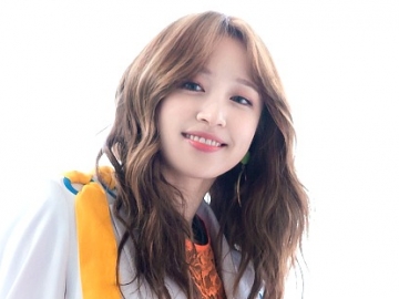 Pose Cantik Dengan Makeup Gothic, Hani EXID Malah Bikin Fans Merinding