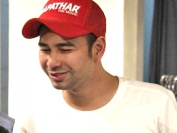 Lakukan Ini Pada Bokong Ayu Ting Ting, Raffi Ahmad Buat Netter Syok