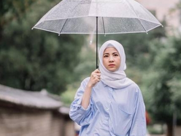 FOTO : Natasha Rizki Jelajahi Korea, Reka Ulang Lokasi dan Adegan Drama 'Goblin'