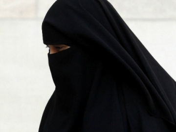 Lama Tak Muncul, Artis Ini Tiba-tiba Berubah Penampilan Pakai Cadar