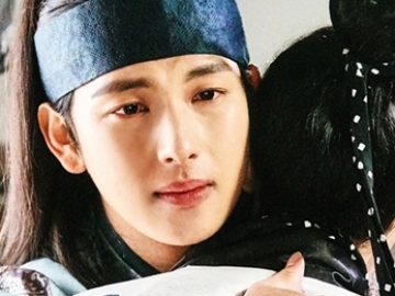  Siwan Peluk Yoona dengan Berurai Air Mata, Bagaimana Kelanjutan Kisah 'The King Loves'?