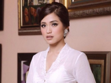  Diapit Dua Aktor Tampan dari India, Gaya Duduk Jessica Iskandar Tuai Kritikan Netter