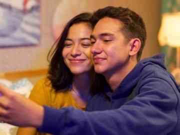Trailer Film 'Posesif' Resmi Dirilis, Adipati Dolken Buat Netter Baper Setengah Mati