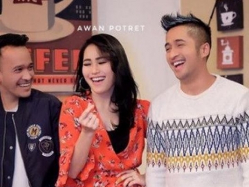 Inikah 'Kode' Ayu Ting Ting Minta Diundang ke Acara Pernikahan Syahnaz Adik Raffi Ahmad