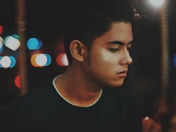 Salah Satu Akun Gosip Bongkar Foto Masa Kecil Aliando, Netter : Jelek Kaya Tuyul!