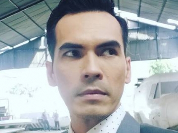 Kepergok Jalan Bareng Atalarik Syah, Netter Ributkan Status Pernikahan Artis Senior Ini