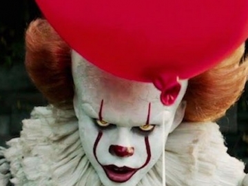Ganteng! Ternyata Ini Lho Sosok Rupawan di Balik Seramnya Pennywise Film 'It'