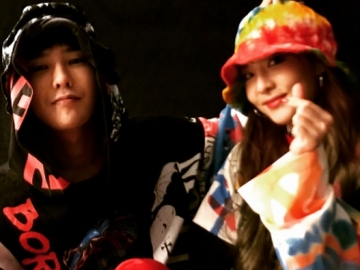Pose Kocak nan Akrab Bareng Sandara Park, G-Dragon Buat Fans Baper Maksimal