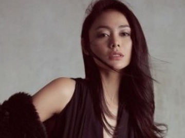 Tak Pernah Umbar Kisah Asmaranya, Whulandary Herman Diam-diam Telah Bertunangan